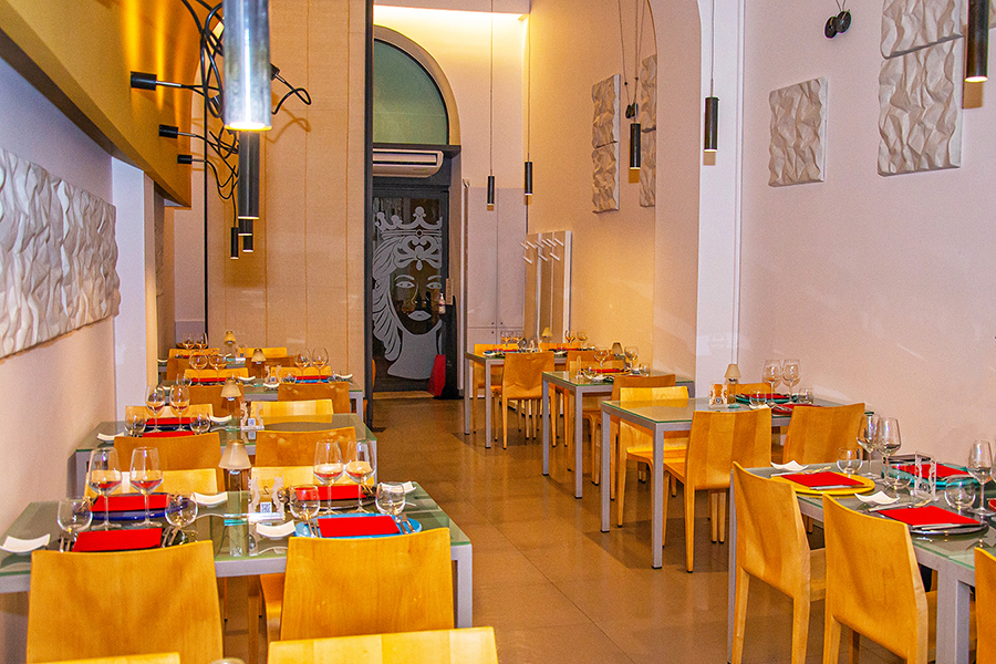 Dove mangiare a Palermo, Ristoranti Palermo, Ristorante Sapori Perduti, interno ristorante, tavoli ristorante