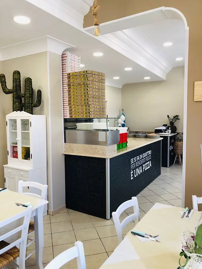 Interni pizzeria Mazara del Vallo, banco pizzeria Al Tavolaccio, Al Tavolaccio Mazara