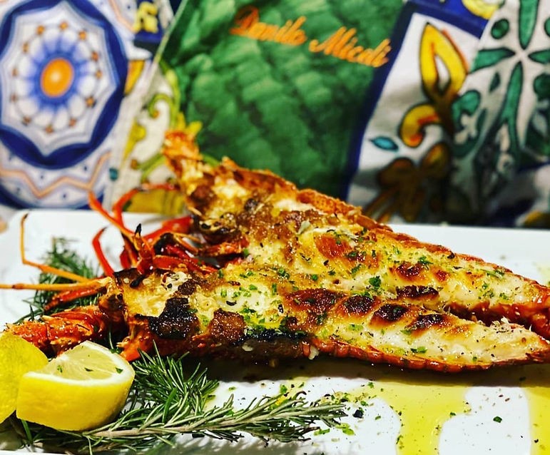 Dove mangiare a Siracusa e Ortigia: aragoste, piatto ristorante, pesce fresco