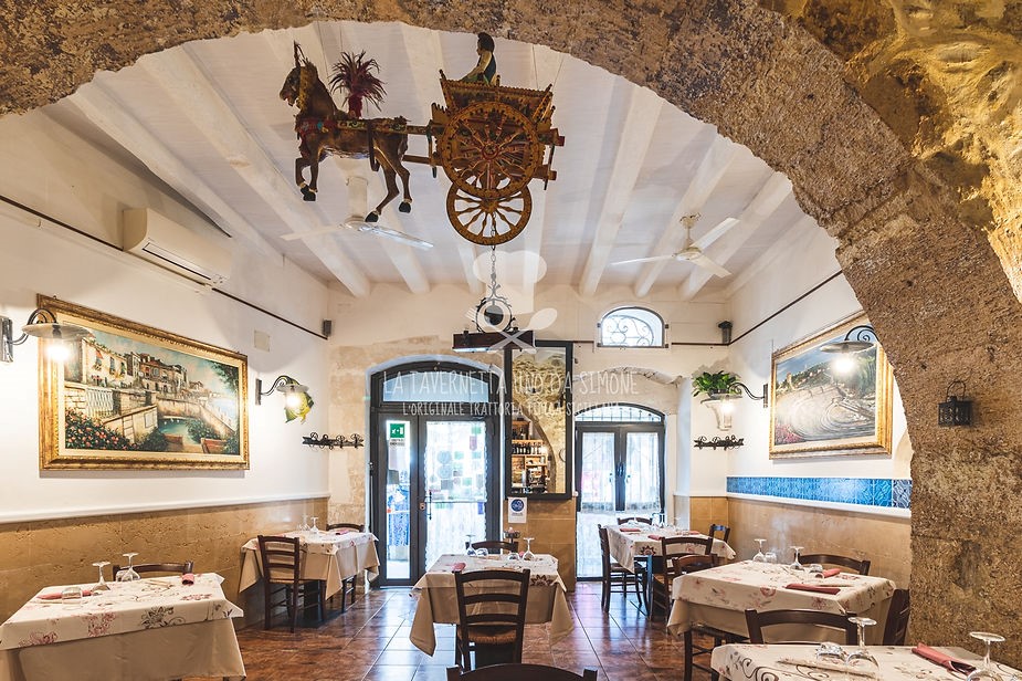 Dove mangiare a Siracusa e Ortigia, interno tavernetta, design, Sicilia