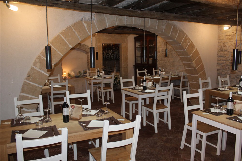 Dove mangiare a Erice, ristorante gli archi di San Carlo, interno ristorante