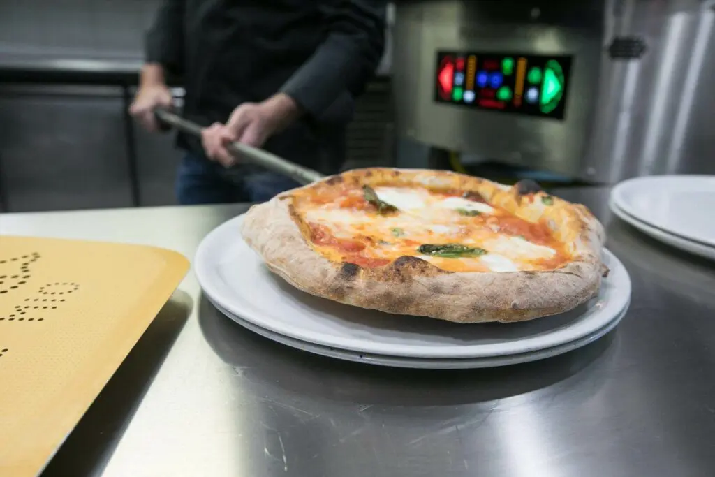Migliori pizzerie Palermo, pizza Frida, pizzeria Frida, pizza sfornata