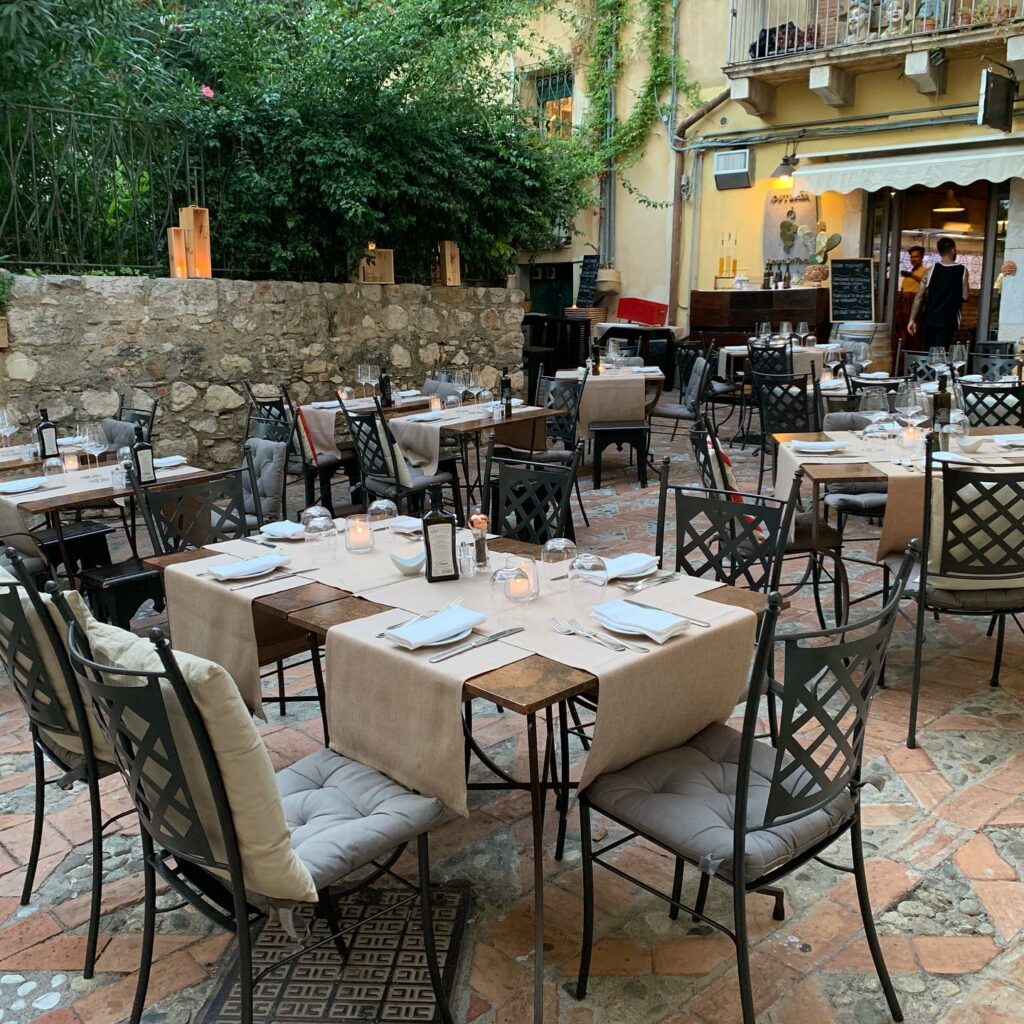 Ristoranti dove mangiare a Taormina, Ristorante Taormina, Osteria, Osteria Rosso Divino.