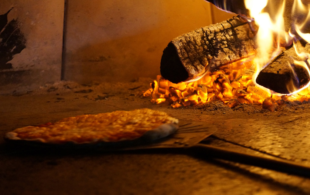Le migliori pizzerie a Messina, Pizzerie dove mangiare a Messina, Forno, Forno a legna, fuoco, fiamma, legna, pizza, cucinare pizza