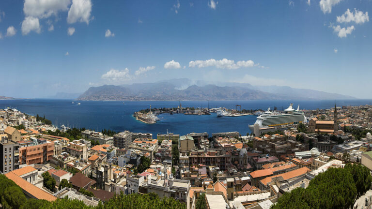 Le migliori pizzerie a Messina, Pizzerie dove mangiare a Messina, Città, Messina, Sicilia, Panorama, Mare, Porto, Navi, Nave da crociera, Case