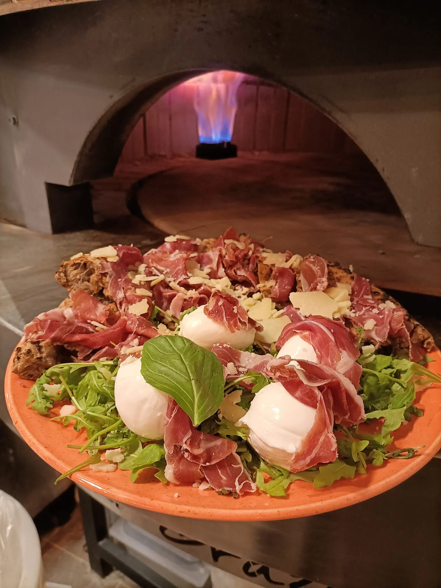Le migliori pizzerie a Messina, Pizzerie dove mangiare a Messina, PizzBurgh Messina, Piatto, Pizza