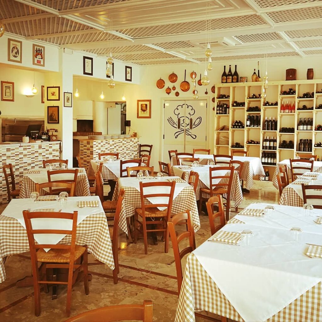 Ristoranti dove mangiare a Taormina, Ristorante Taormina, Osteria, Osteria Le Tre Vie, Interni, Design, Sala, Arredi.