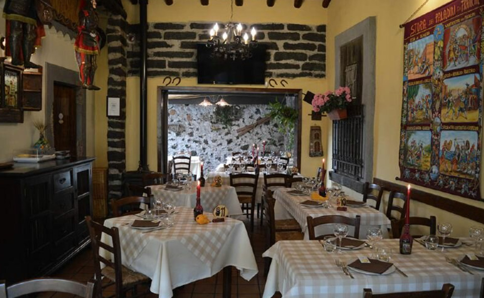 Ristoranti a Nicolosi, dove mangiare a Nicolosi, interni ristorante, Osteria del Siciliano
