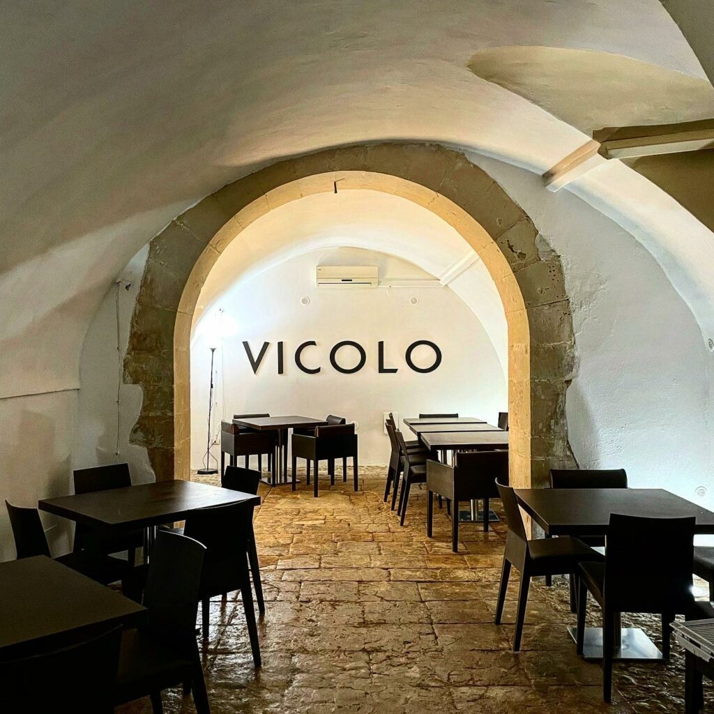 Dove mangiare a Noto, ristorante Vicolo, trattoria Vicolo, interno ristorante.