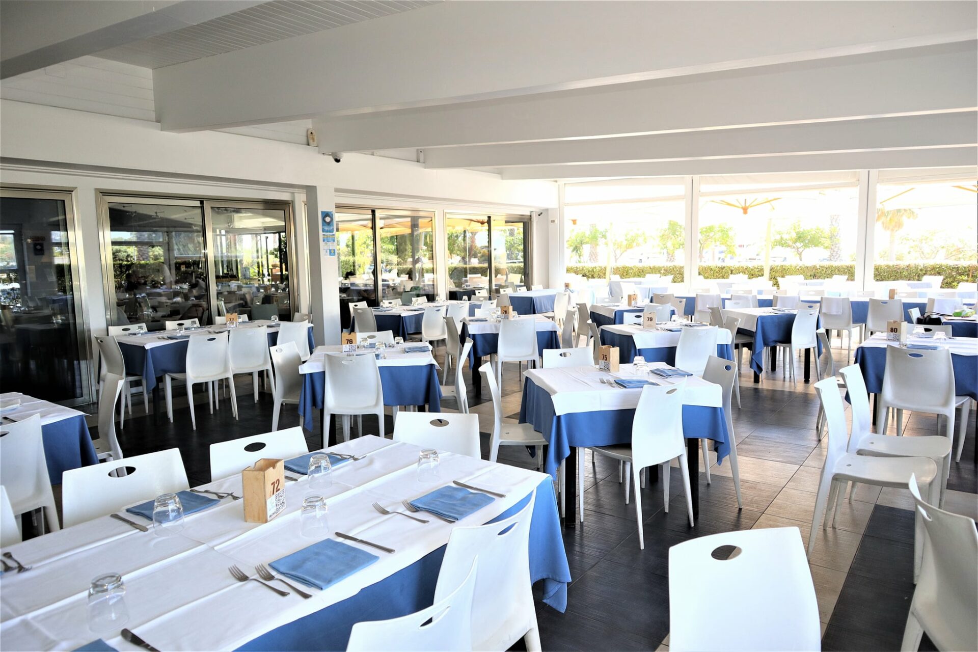 8 ristoranti dove mangiare bene a Marina di Ragusa, Marina di Ragusa, Ristorante La Falena, Interni, Arredamento