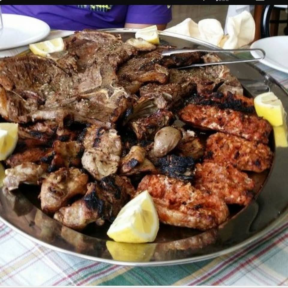 Dove mangiare carne di cavallo a Catania, Catania, Macelleria e Braceria D'Antone, Carne, Carne di cavallo alla griglia, bistecche, salsicce, spicchi di limone