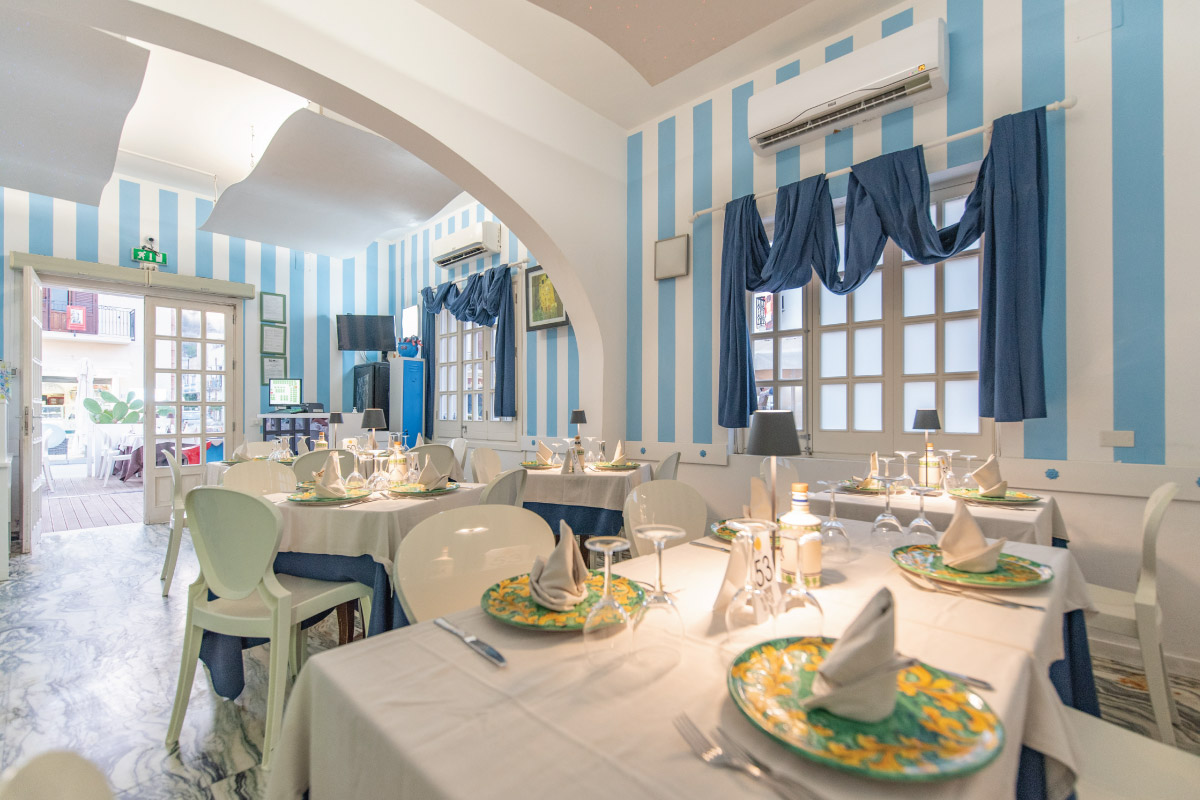 Dove mangiare a San Vito Lo Capo, ristorante Dal Cozzaro, sala interna