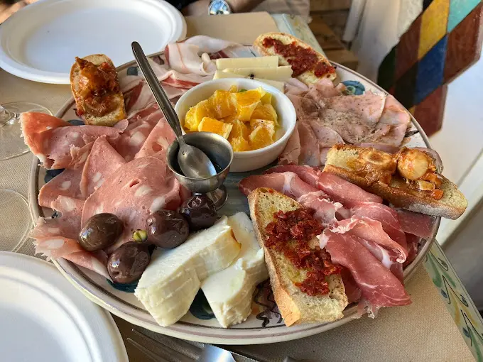 Dove mangiare a Caltagirone, migliori ristoranti Caltagirone, Caltagirone, Sicilia, Ristorante Gusto&Arte, Antipasto, Tagliere, Salumi, Formaggi, Piatto Tradizionale Siciliano