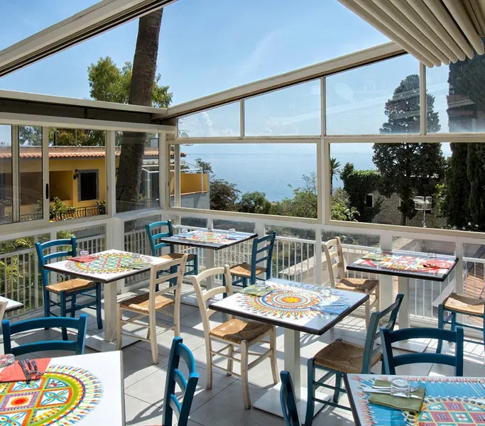 Location tavoli del Ristorante Pirandello a Taormina, Migliori Ristoranti di Pesce a Taormina