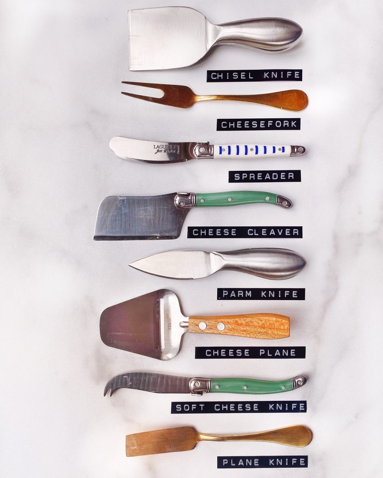 migliori coltelli per formaggio, coltello, tipologie di coltelli da formaggio con diverse estetiche