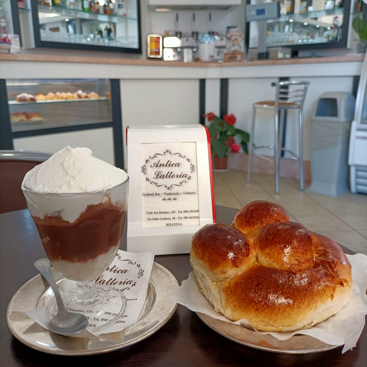 Bar Antica Latteria Messina, granita con panna e brioche, dessert, Dove mangiare la granita a Messina