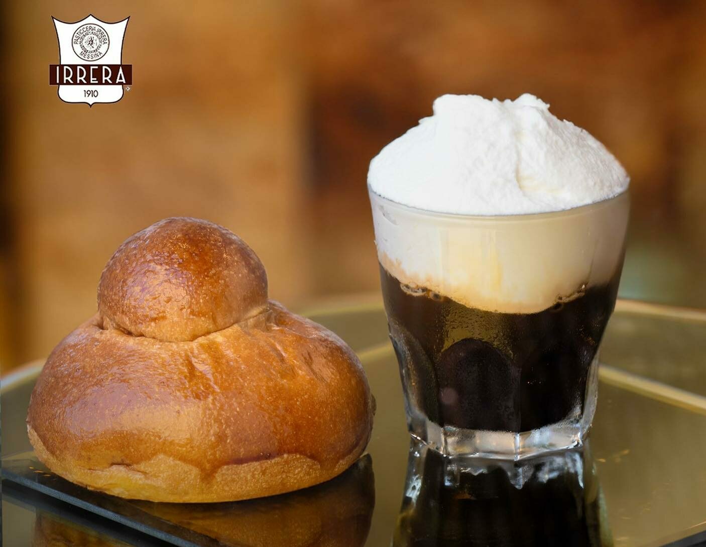 Granita con panna e brioche da Irrera, Pasticceria Irrera, Dove mangiare la granita a Messina