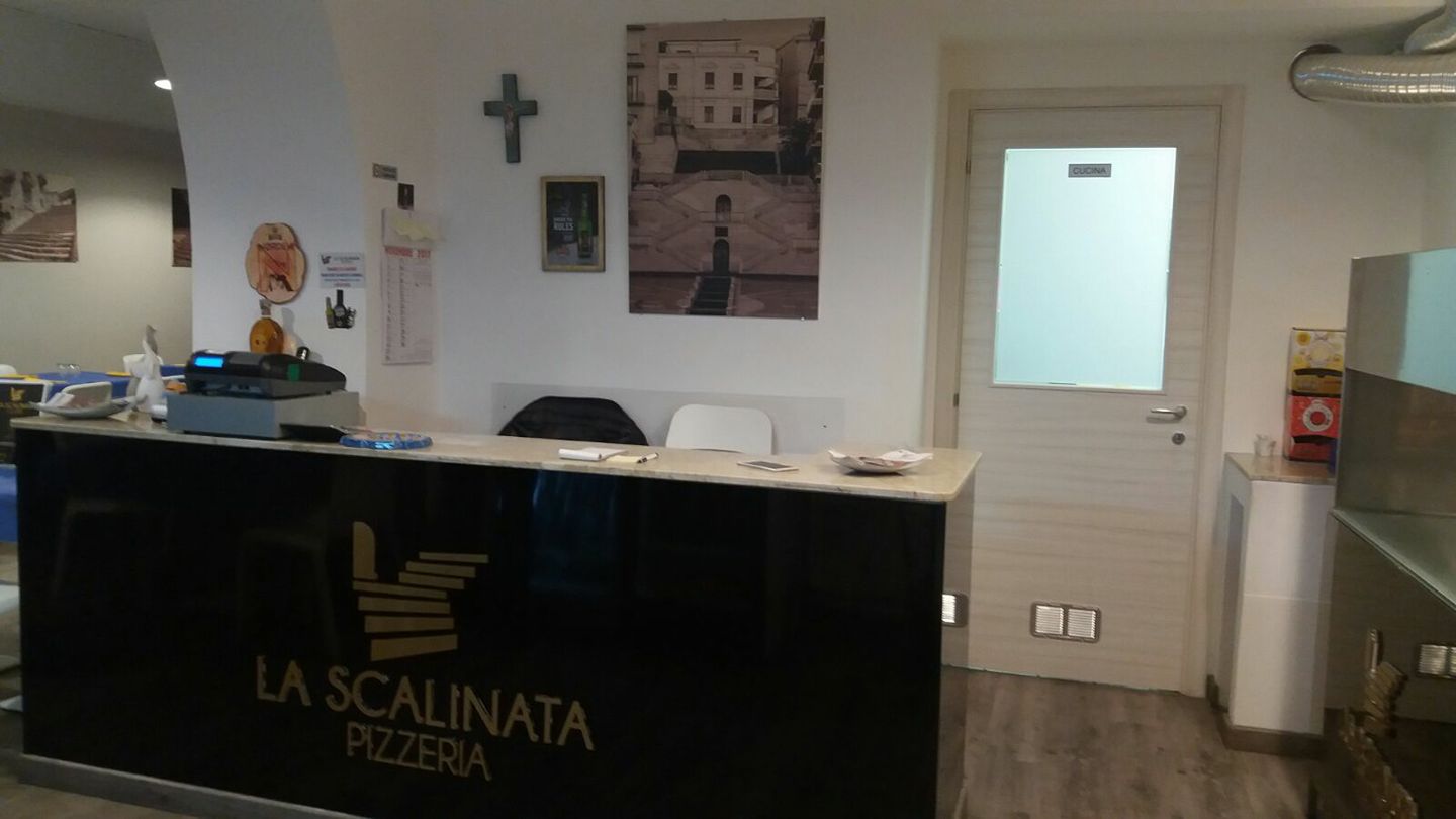 Pizzeria La Scalinata a Caltanissetta, ingresso. Dove mangiare la pizza a Caltanissetta? La Scalinata è tra le migliori pizzerie a Caltanissetta